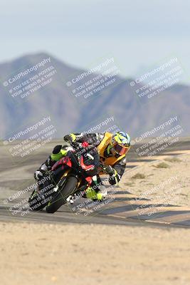 media/Nov-16-2025-Race Pace (Sun) [[8c5fa54630]]/Non Verified Riders (1st 20 Minutes)/6-Turn 12 (2pm)/